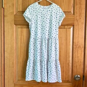 Girl’s size medium Kandy Kiss white and blue floral short sleeved summer dress
